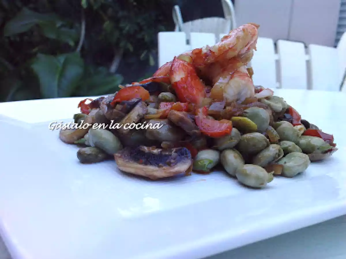 SALTEADO DE HABAS Y GAMBAS - foto 2