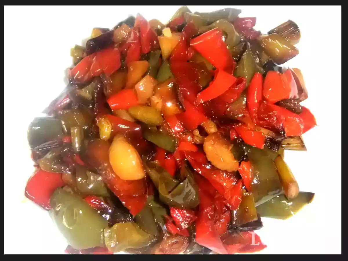 Salteado de pimientos y ajetes tiernos