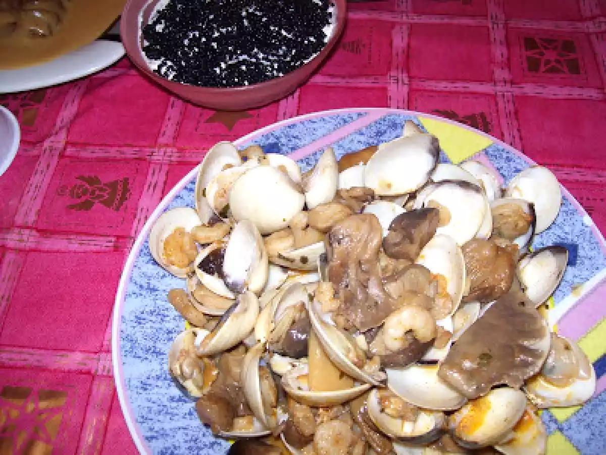 SALTEADO DE SETAS CON ALMEJAS Y GAMBAS - foto 2