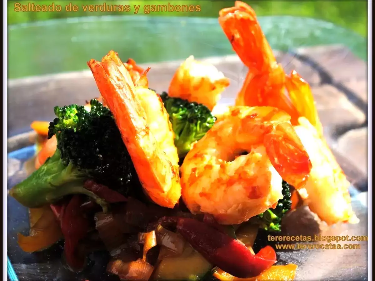 Salteado de verduras y gambones - foto 3
