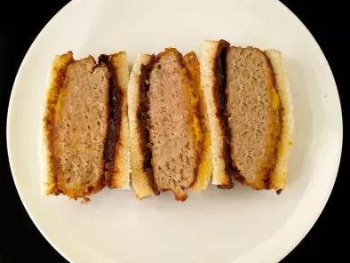 Sandwich con carne picada de cerdo y salsa de ciruelas katsu (receta japonesa) - foto 2