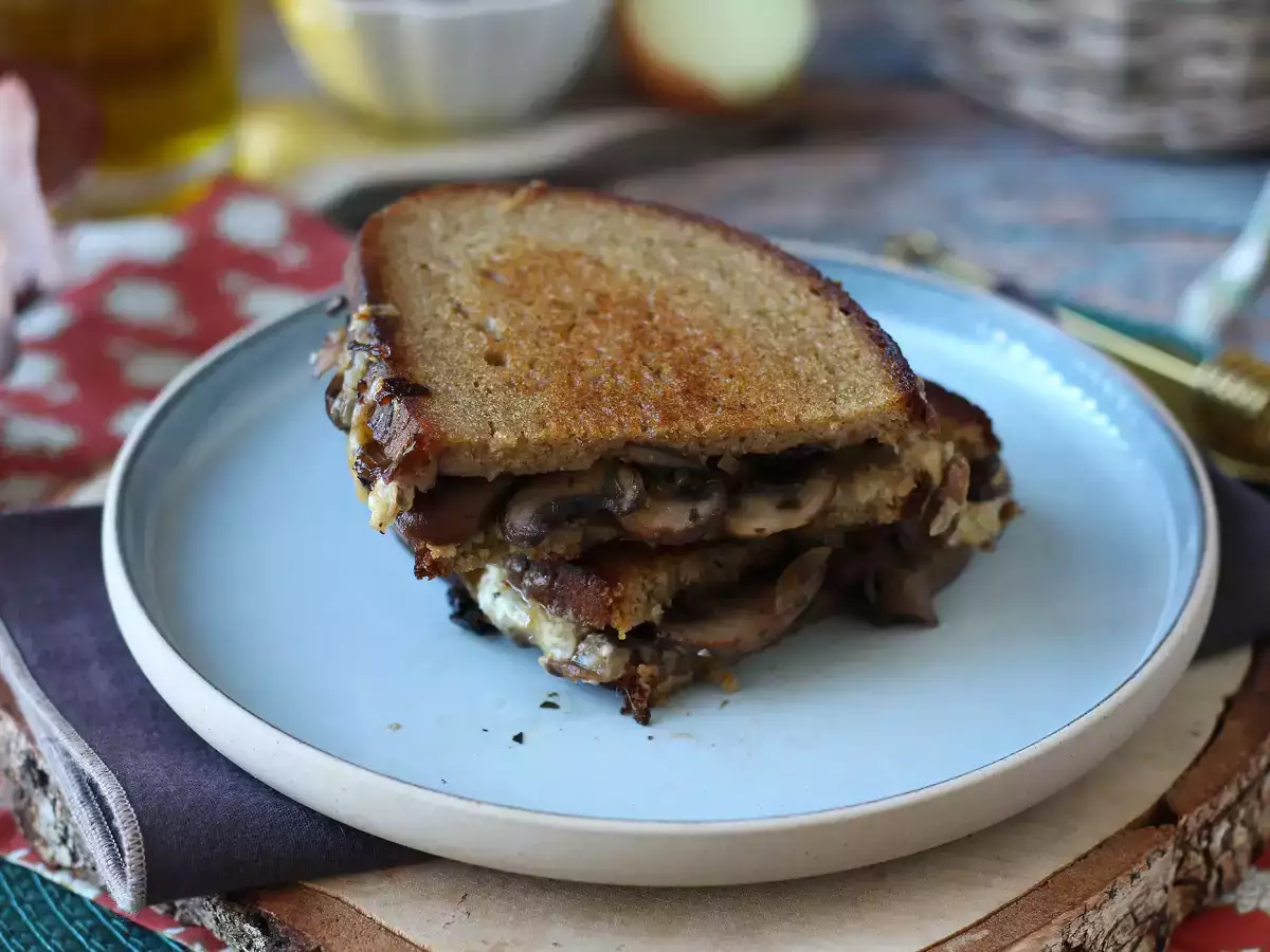 Sándwich crujiente de champiñones y queso fundido - foto 6