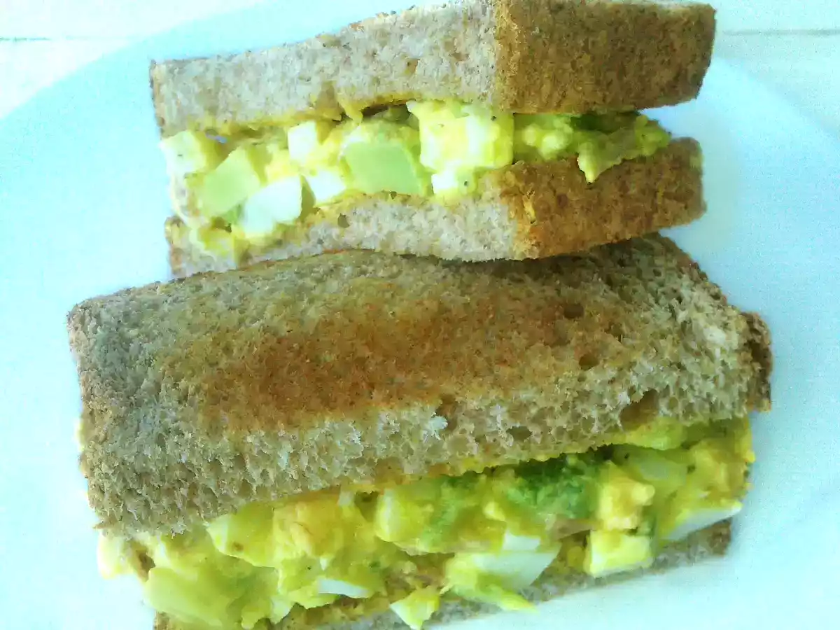 Sandwich de aguacate, huevo y lacón - foto 2
