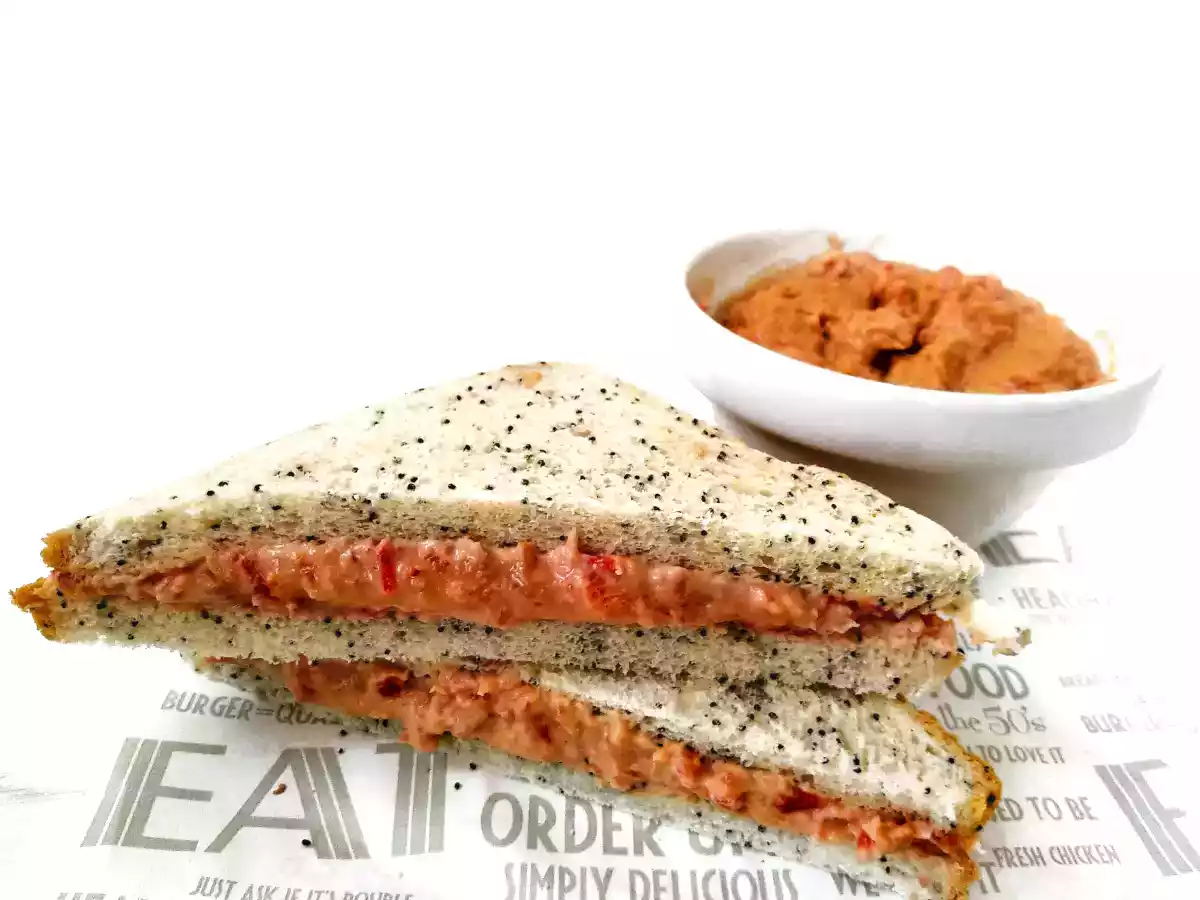 Sándwich de atún con tomate - foto 2