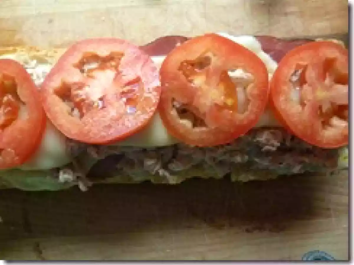 Sándwich de atún, queso y pastrami - foto 5