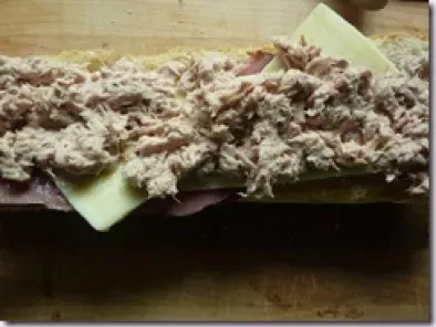 Sándwich de atún, queso y pastrami - foto 4