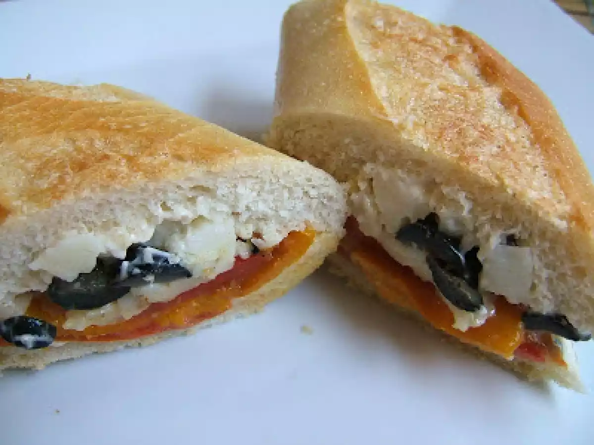 SANDWICH DE PIMIENTO Y QUESO DE CABRA - foto 2