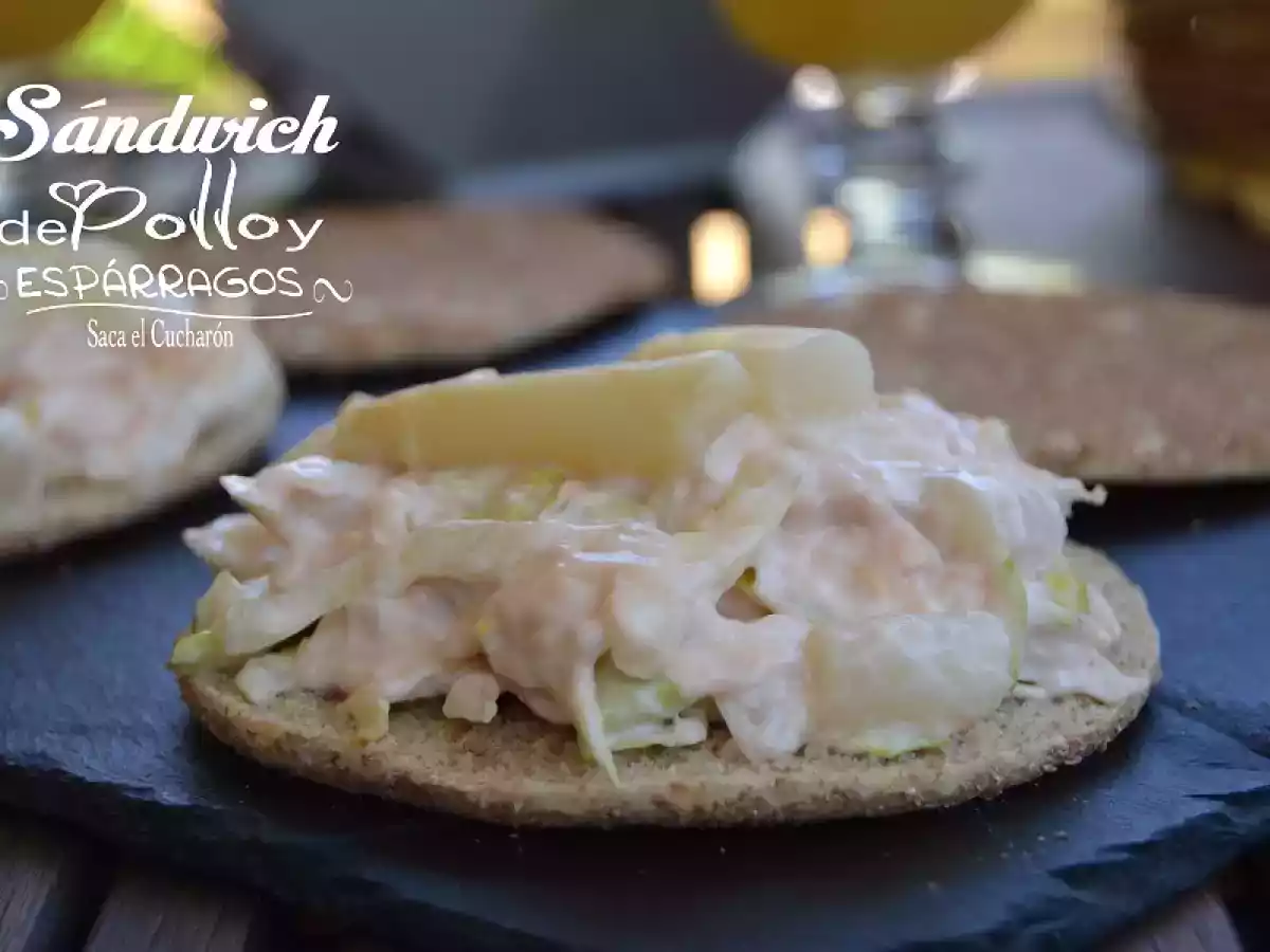 Sándwich de pollo y espárragos