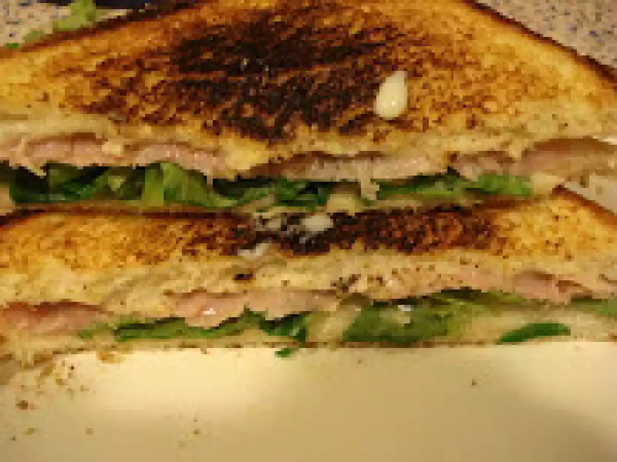 Sándwich de queso de cabra con jamón braseado - foto 2