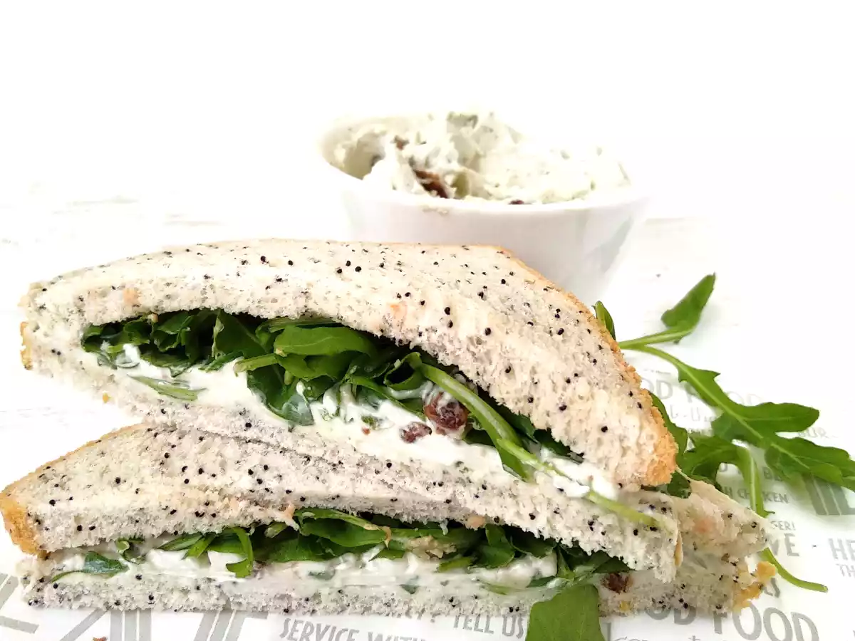 Sándwich de rúcula y queso azul - foto 2