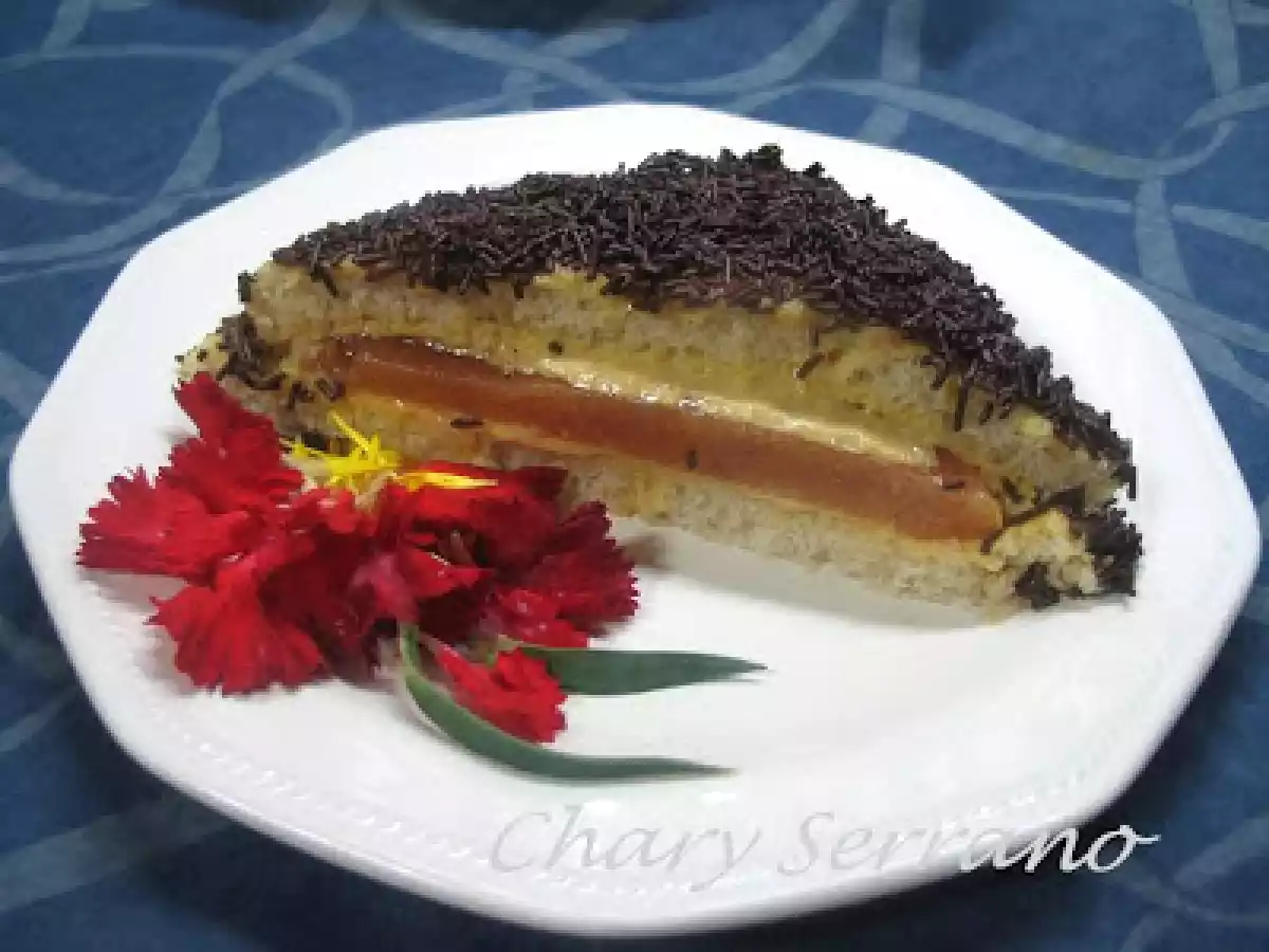 Sandwich dulce de crema, membrillo y chocolate