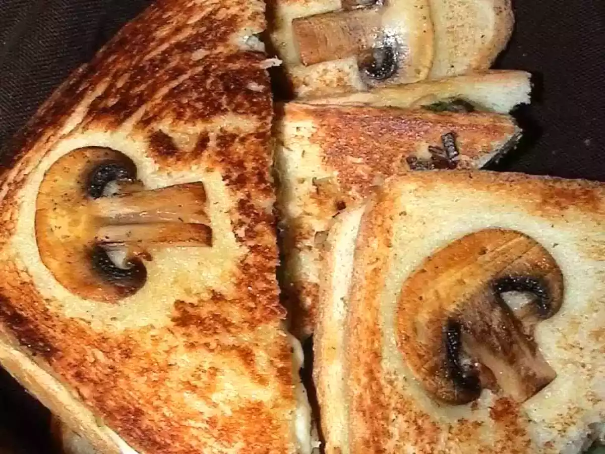 Sandwich Otoñal de Champiñones y Mozzarella