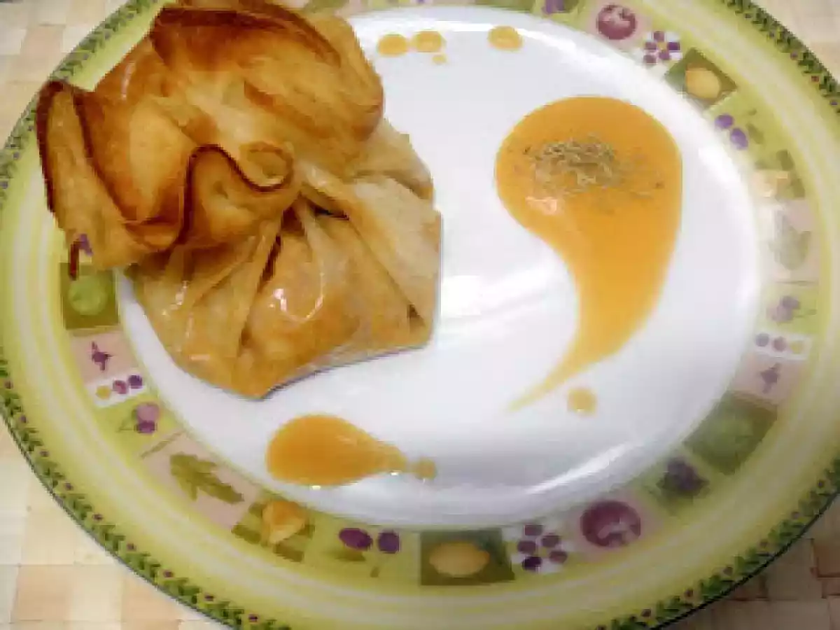 Saquitos brick rellenos de marisco en salsa de gambas - foto 2