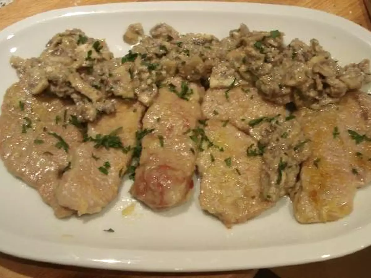 Scaloppina con crema di funghi (Escalope con crema de champiñones) - foto 2