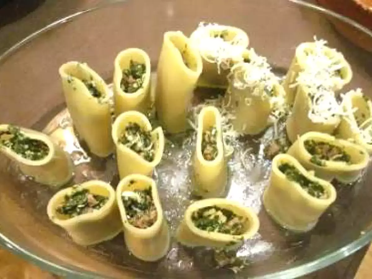 Schiaffoni ripieni di ricotta, spinaci e salsiccia (Pasta Schiaffoni rellena de ricotta, espin - foto 2
