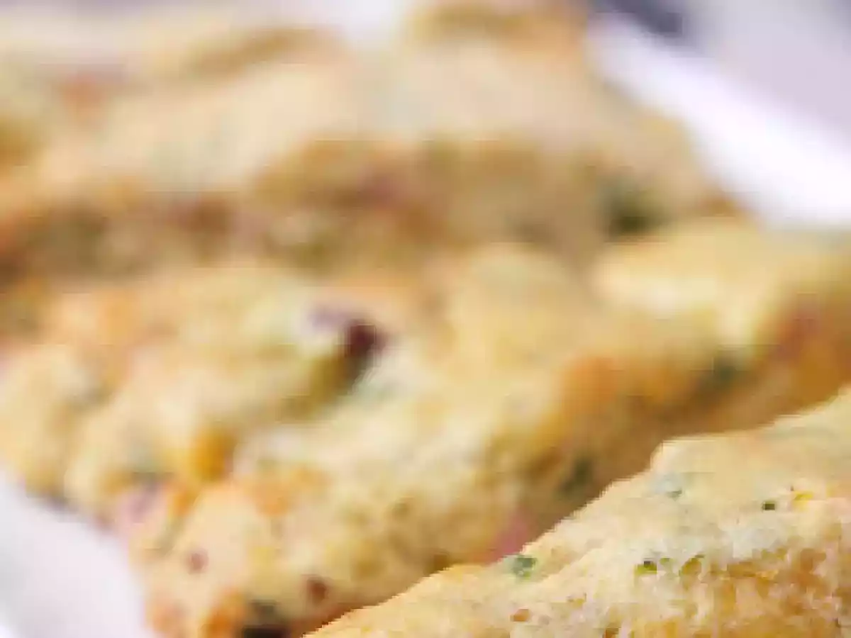 Scones de Tocineta Ahumada y Queso Cheddar