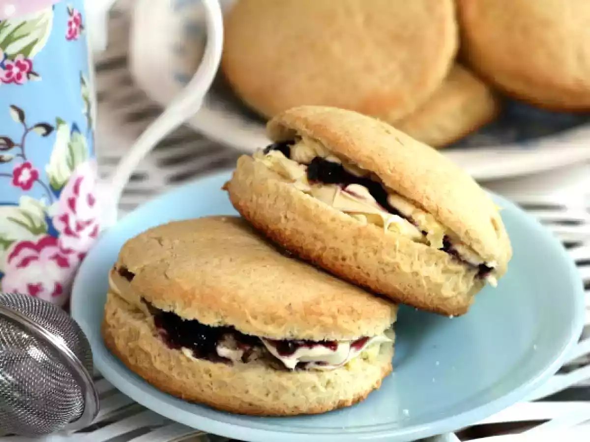 Scones o bollitos ingleses de mantequilla