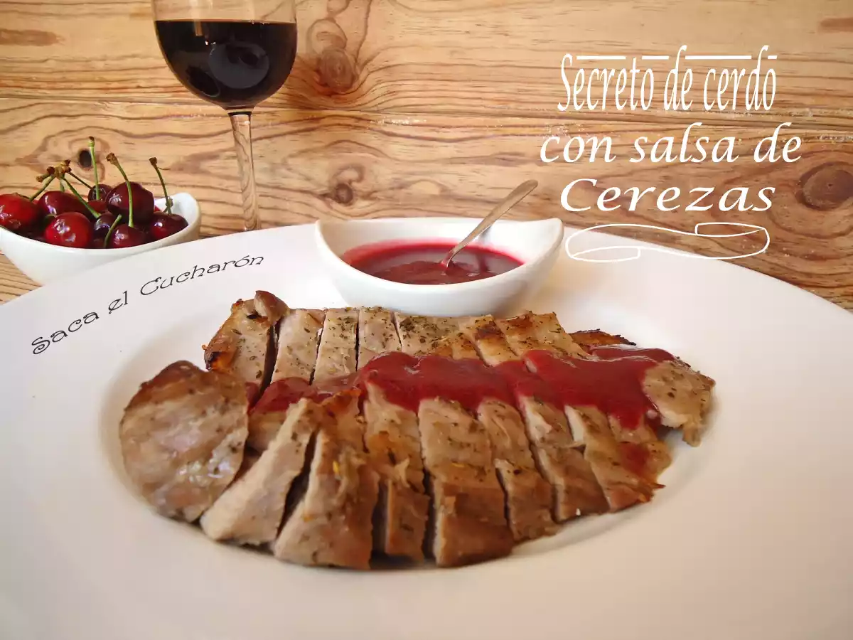 Secreto de cerdo con salsa de cerezas