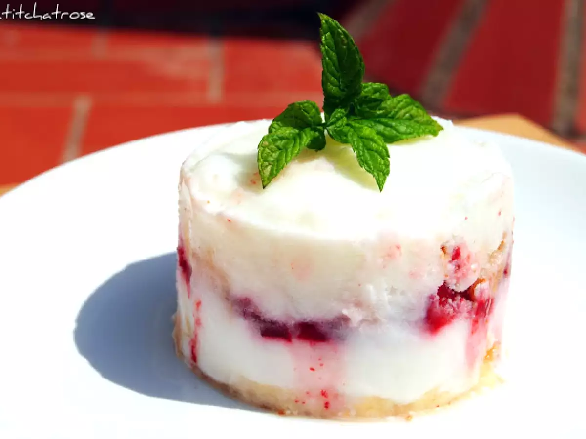 Semifred de maduixes i mascarpone a l'estil Tiramisú