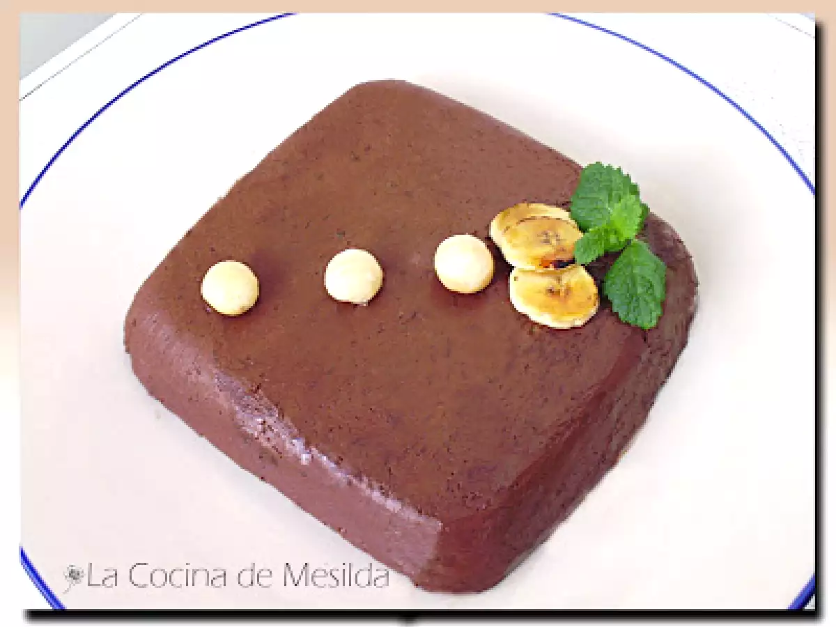 SEMIFRIO DE CHOCOLATE, PLATANO Y NUECES DE MACADAMIA