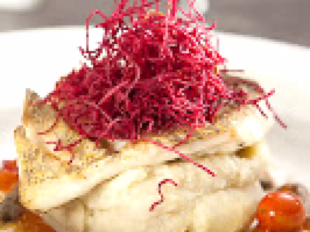 SEMIFRÍO DE LUCUMA Y MERENGUE CON CENTRO DE MANJAR