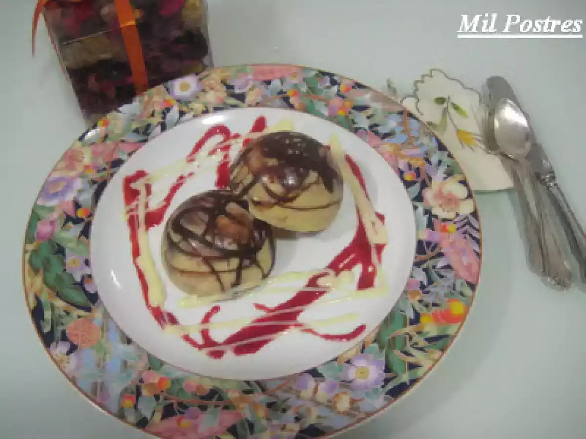 Semifrío de turrón en esferas de dos chocolates