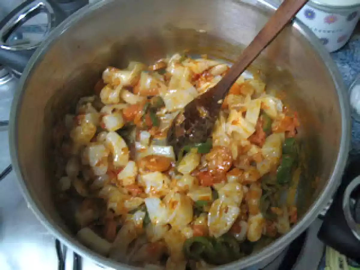 Sepia guisada con patatas - foto 2