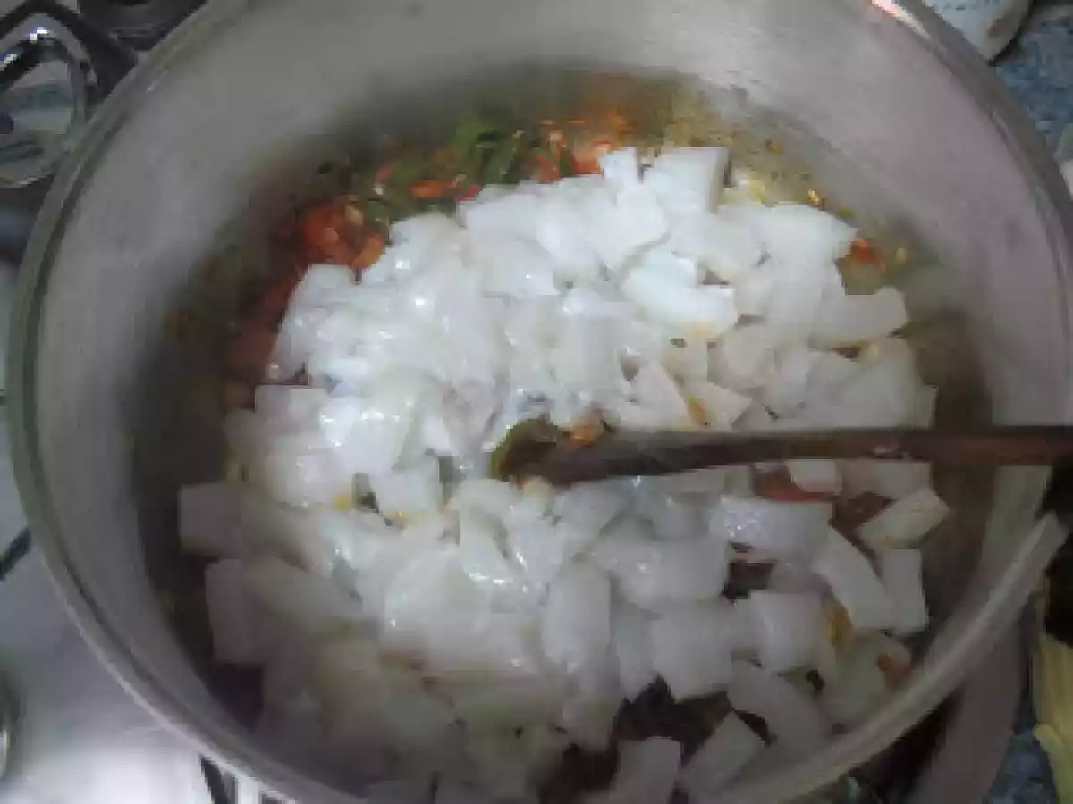 Sepia guisada con patatas - foto 3