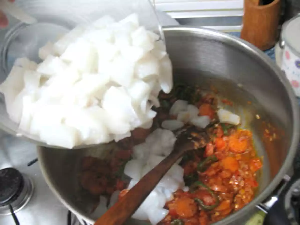 Sepia guisada con patatas - foto 4