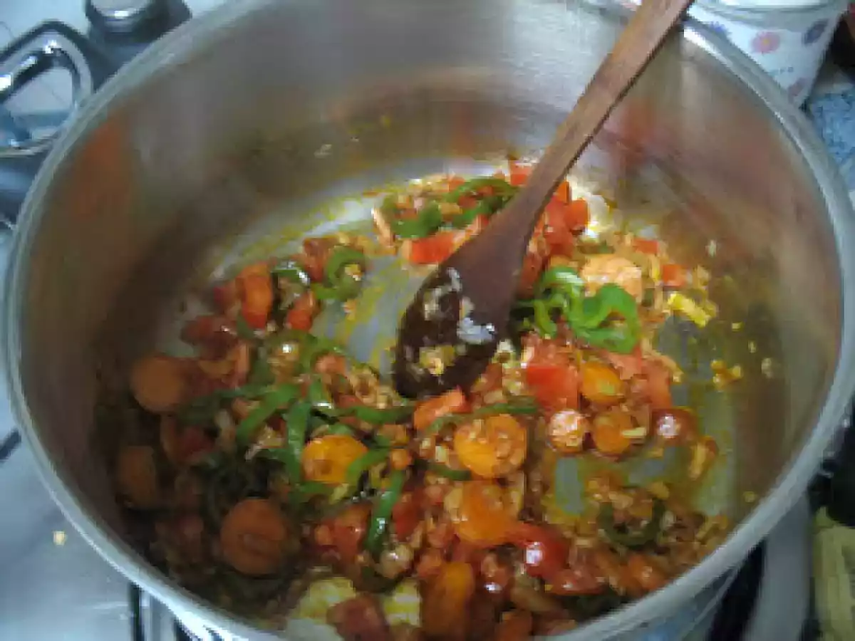 Sepia guisada con patatas - foto 5