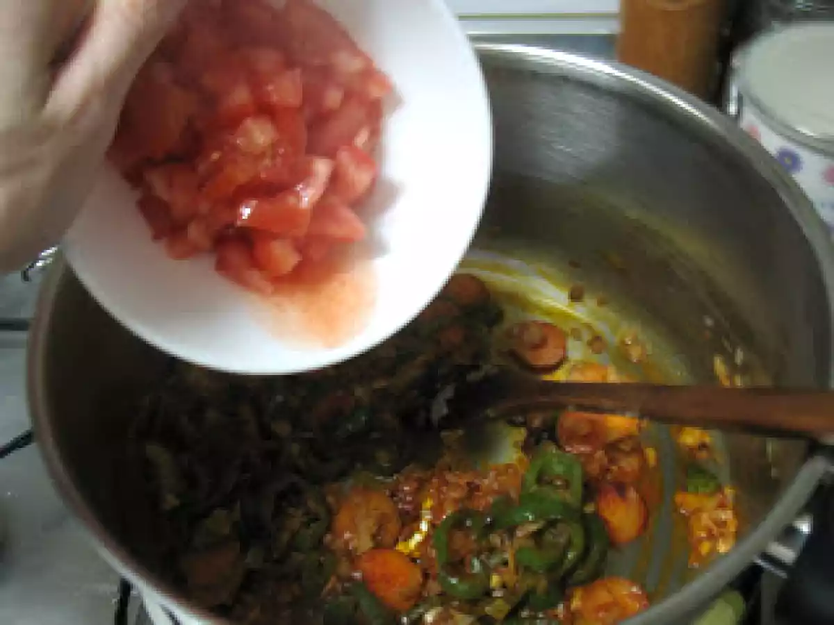 Sepia guisada con patatas - foto 6