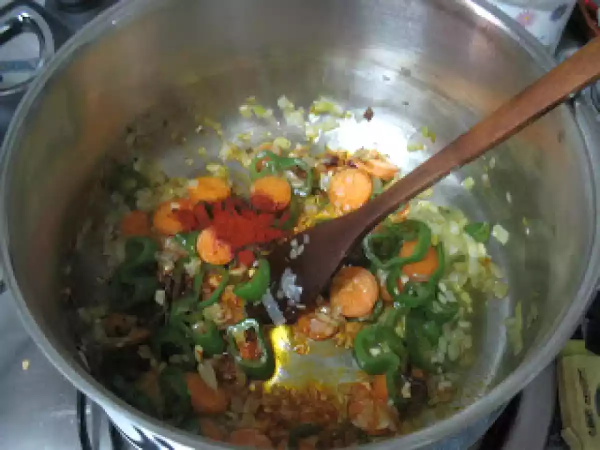 Sepia guisada con patatas - foto 7