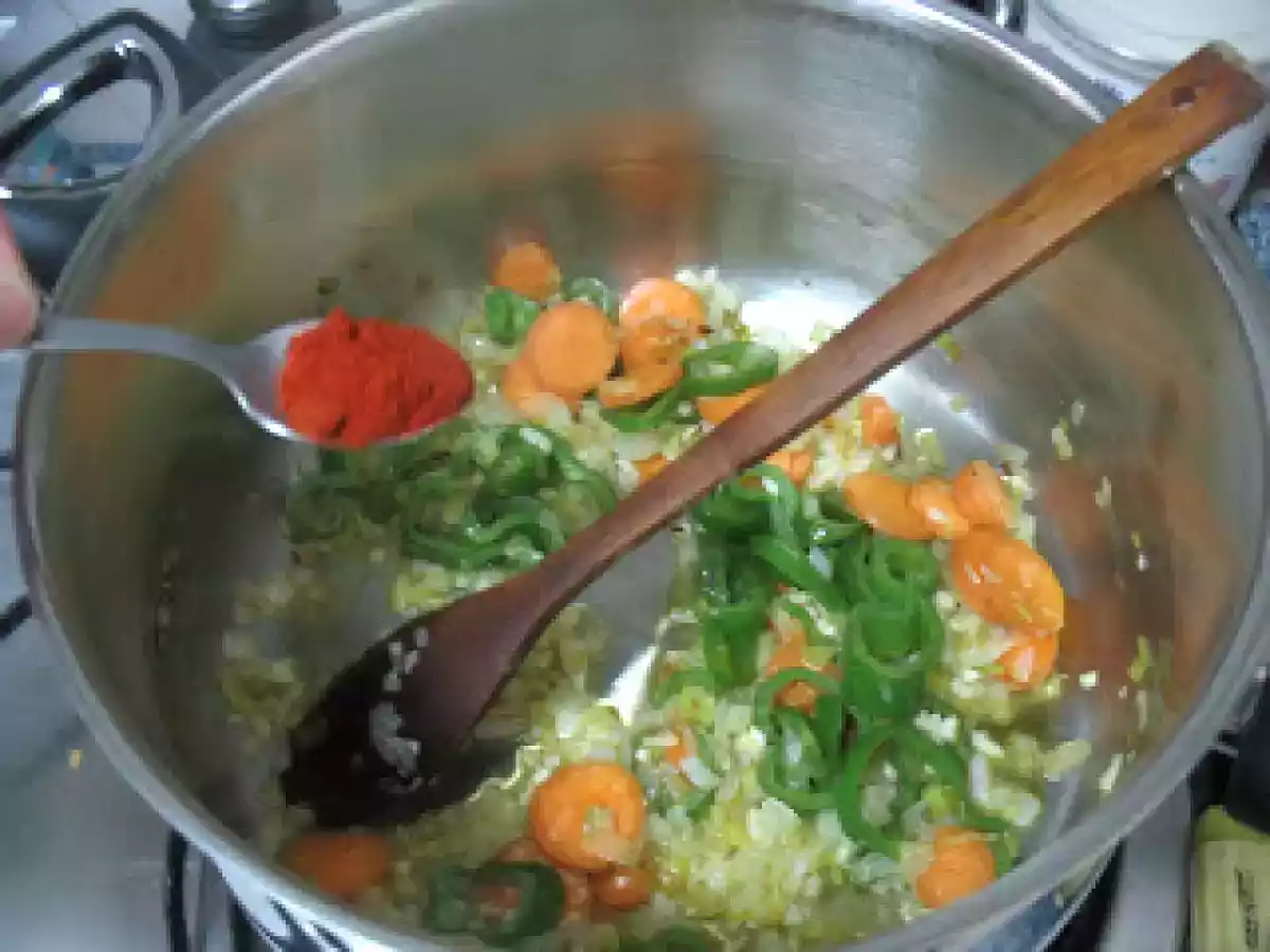 Sepia guisada con patatas - foto 8