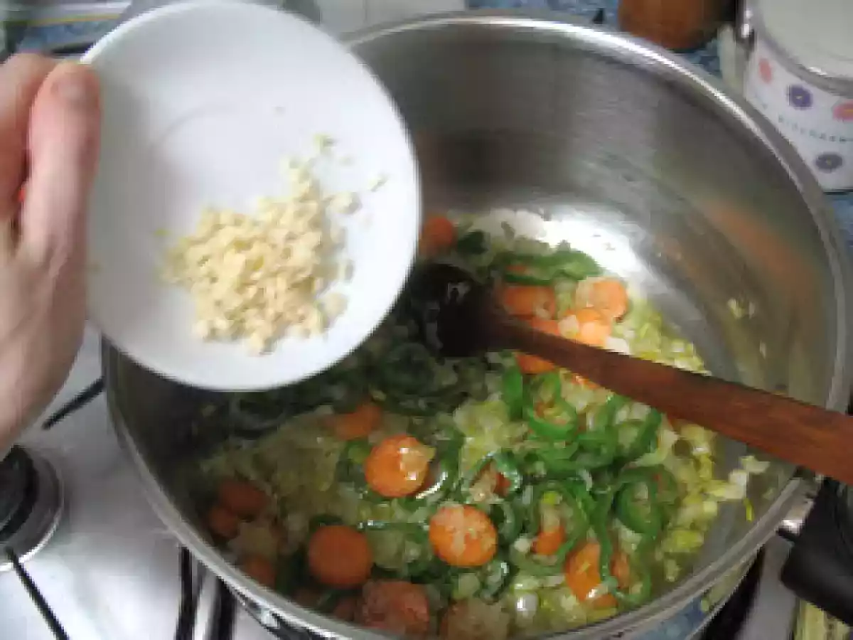 Sepia guisada con patatas - foto 9