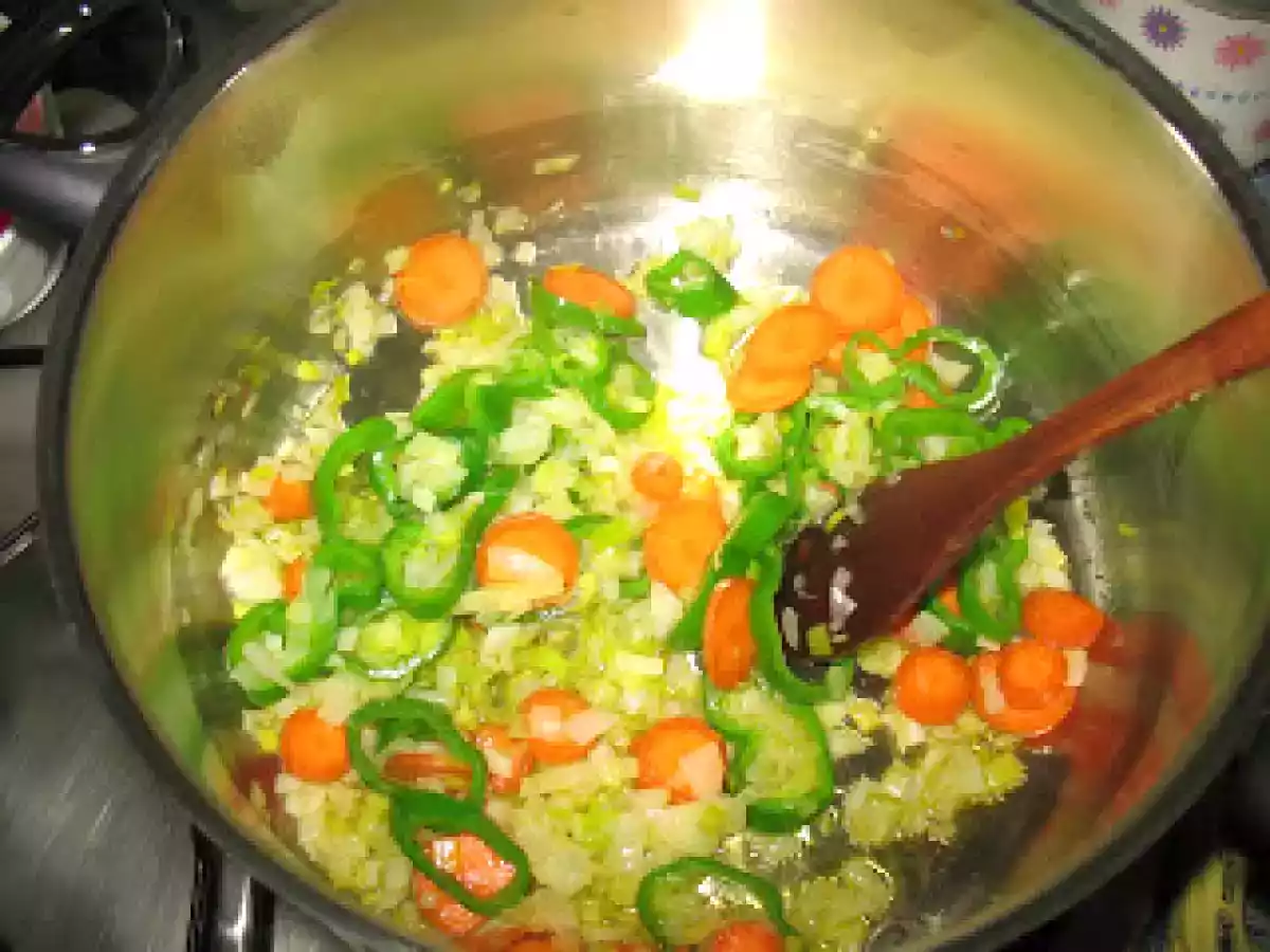 Sepia guisada con patatas - foto 10