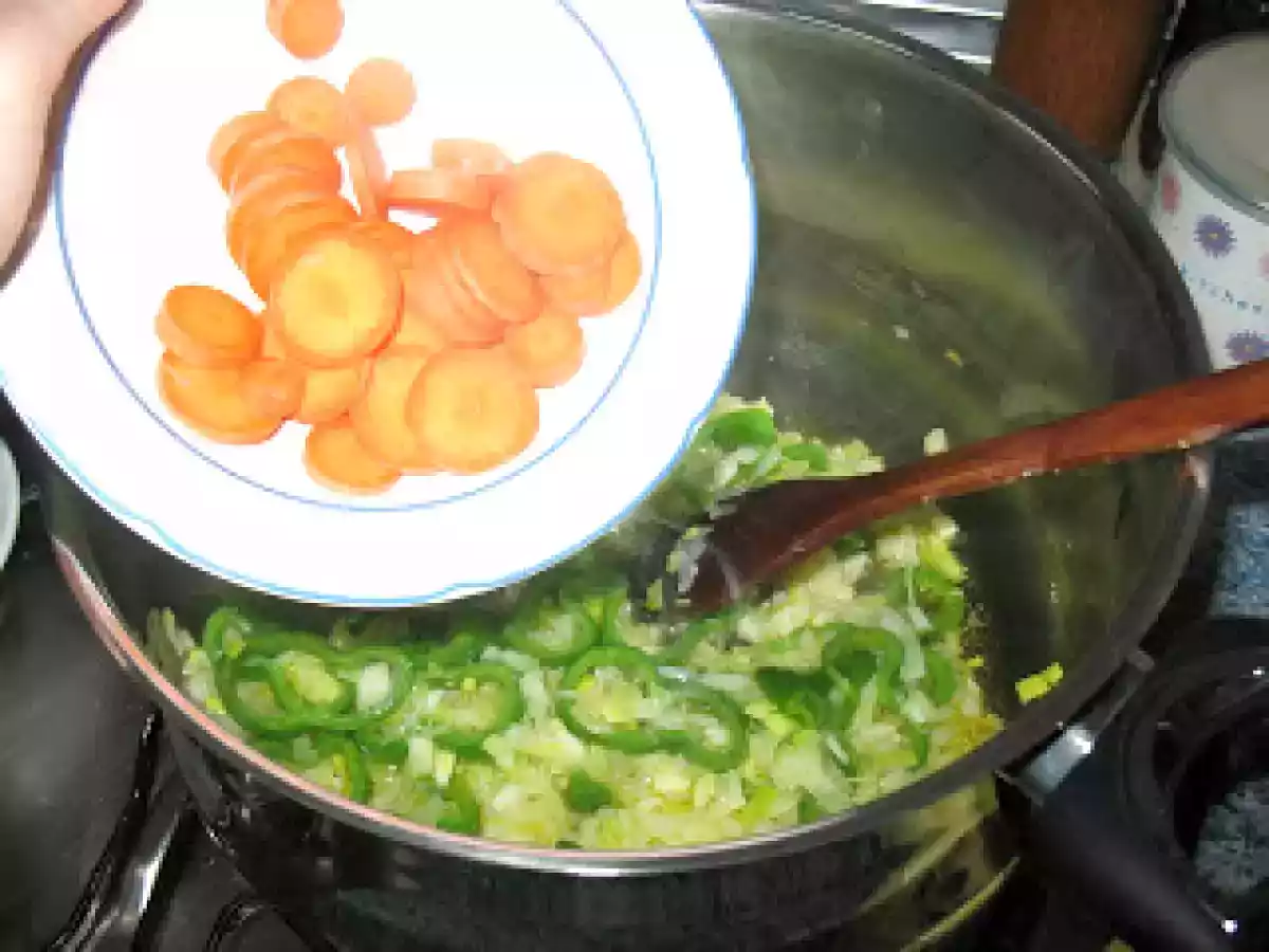 Sepia guisada con patatas - foto 11