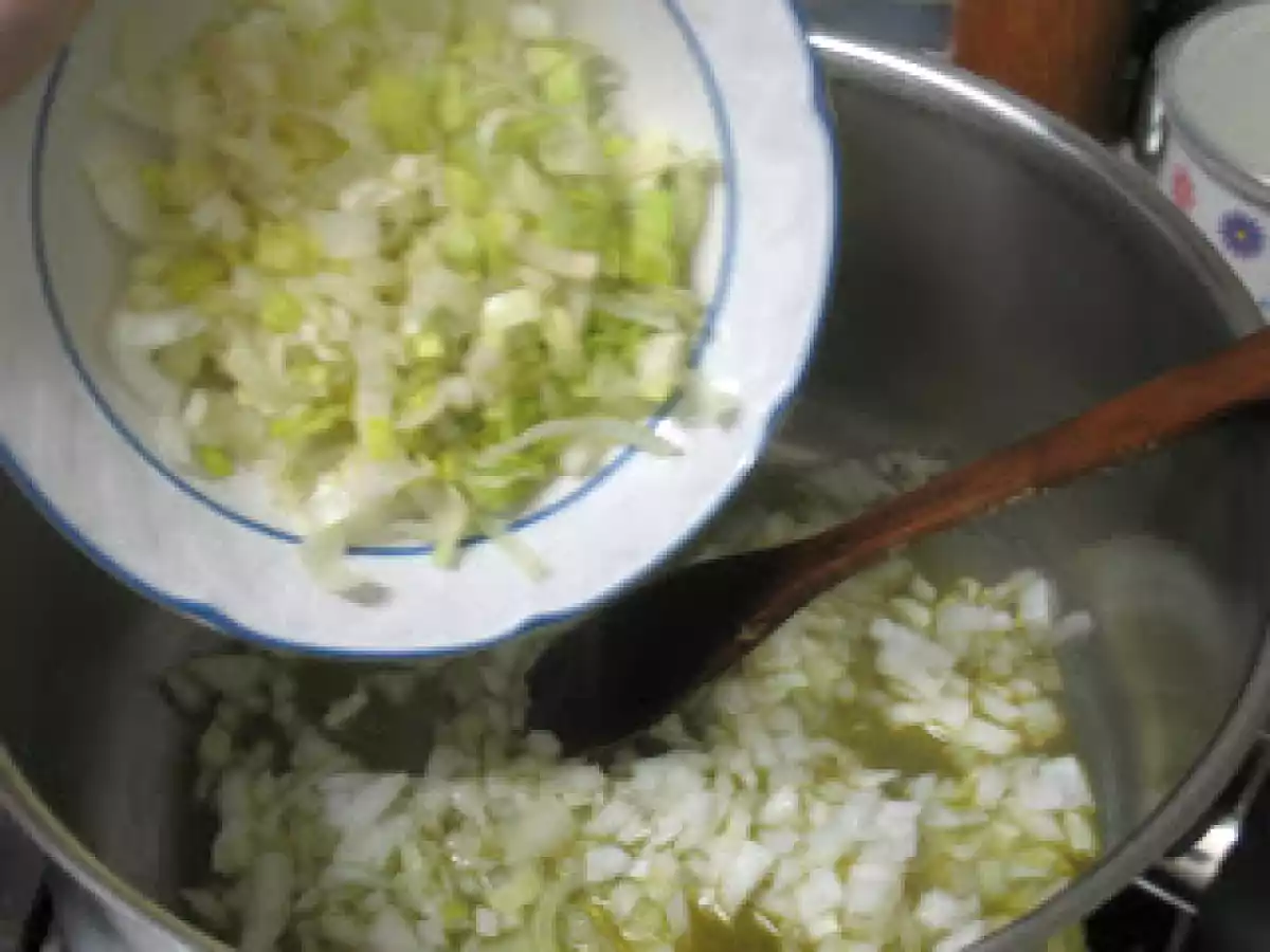 Sepia guisada con patatas - foto 13