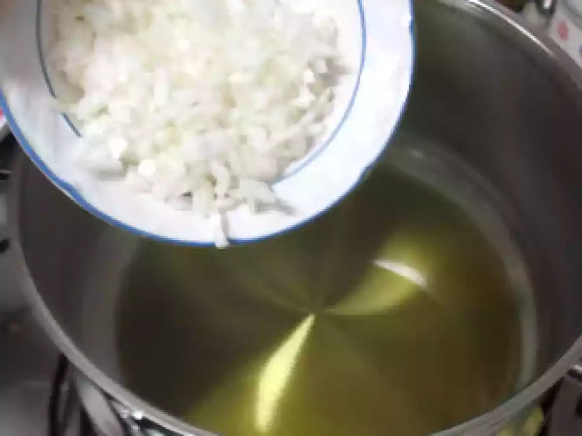 Sepia guisada con patatas - foto 14