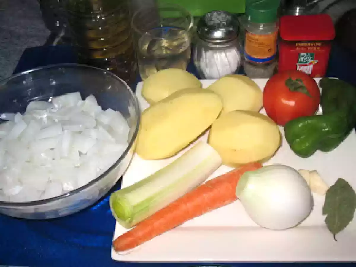 Sepia guisada con patatas - foto 16