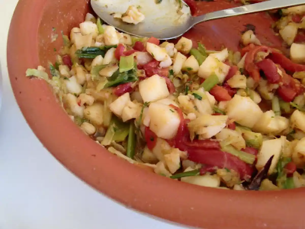 Sepia rehogada con cebolla tierna y pimientos asados