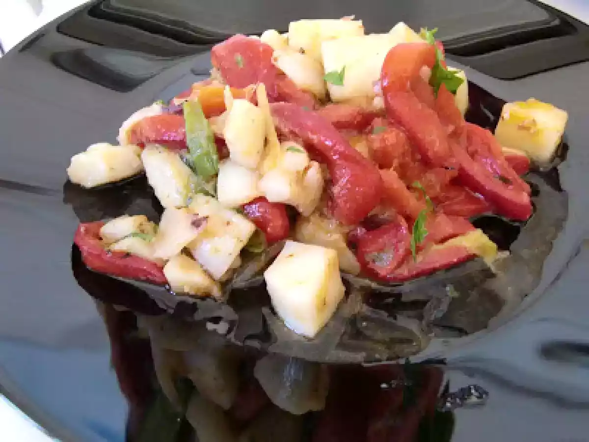 Sepia rehogada con cebolla tierna y pimientos asados - foto 2