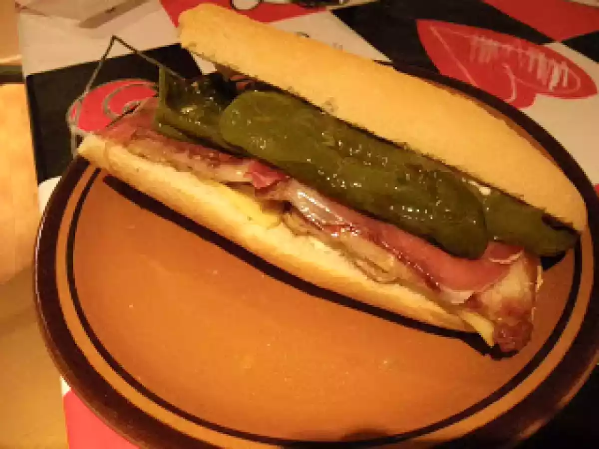 Serranito de lomo con jamón Espuña.