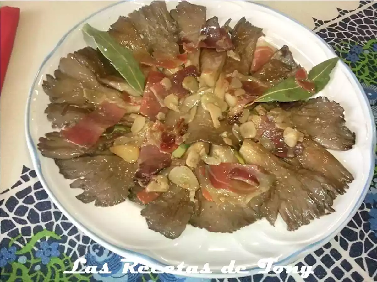 SETAS SALTEADAS CON JAMÓN SERRANO AL AJILL0
