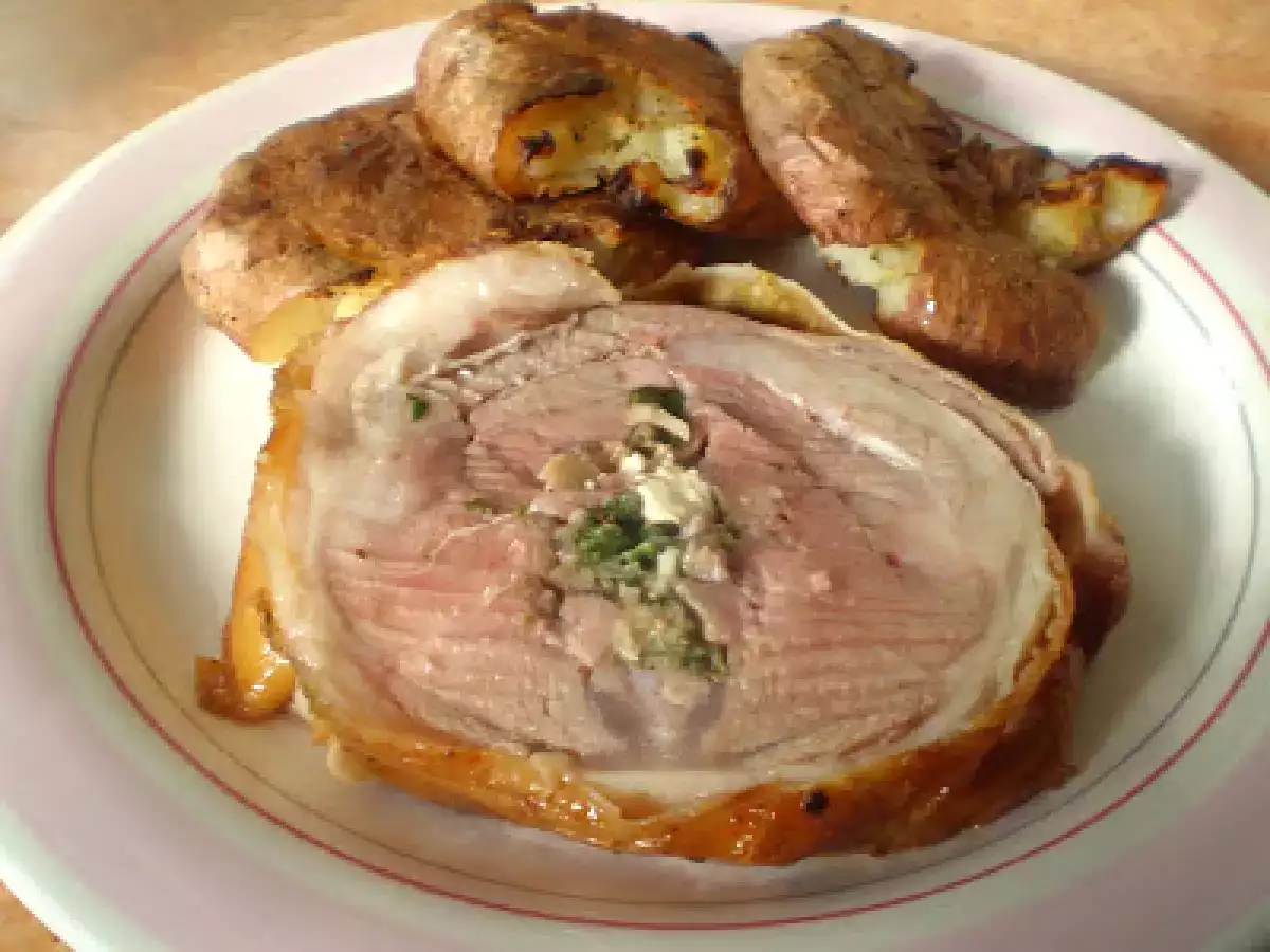 Silla de cordero rellena al horno