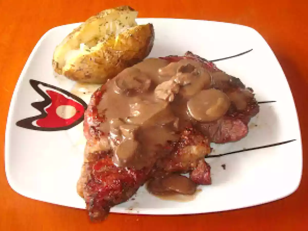 Sirloin steak en gravy de vino tinto. - foto 2
