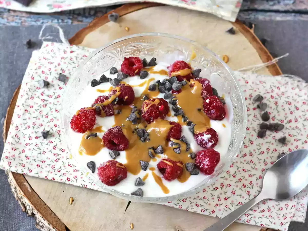 Skyr Bowl con frutos rojos, mantequilla de cacahuete y chocolate - foto 4