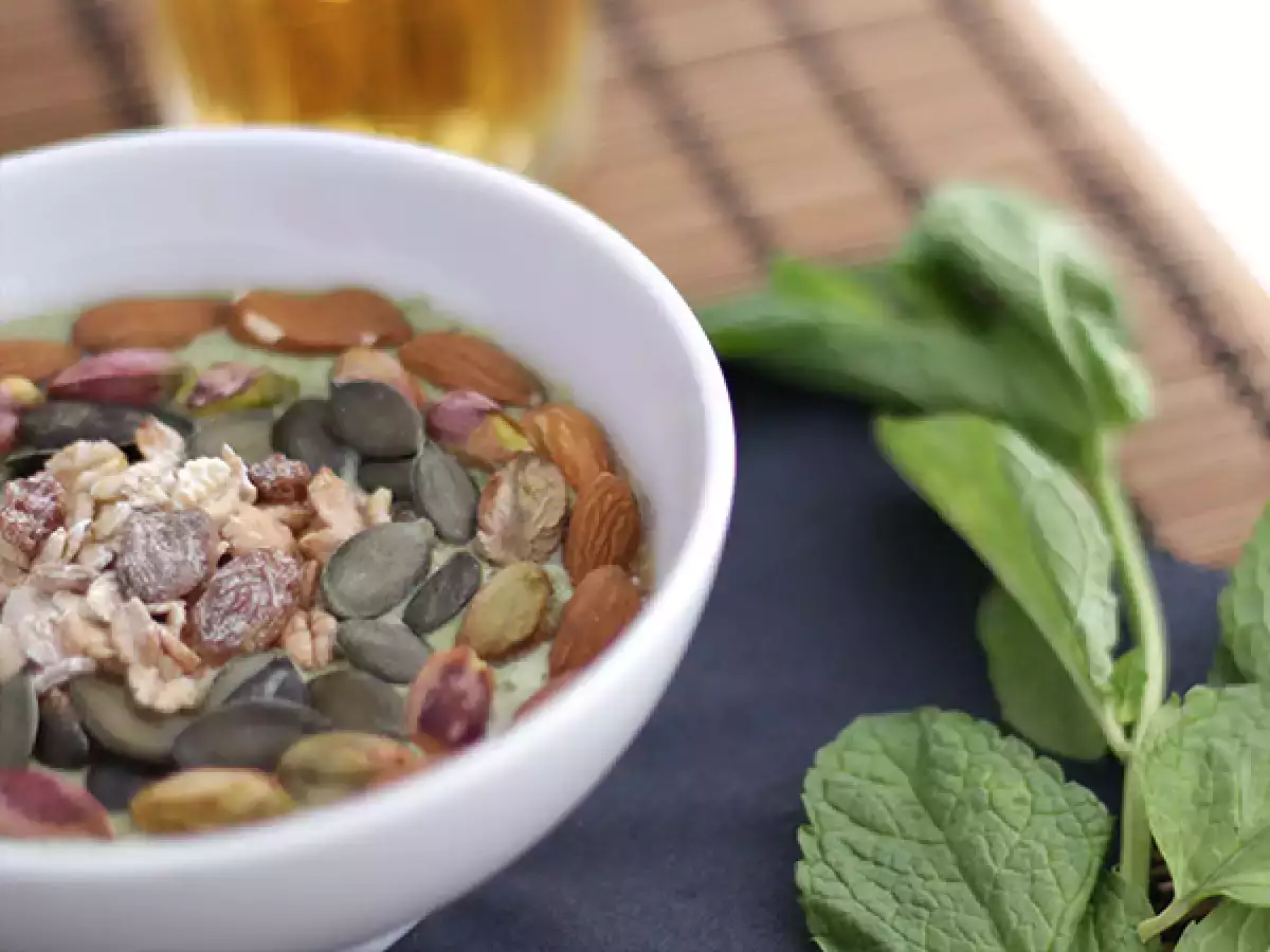 Smoothie Bowl de kiwi, menta y espinacas - foto 3