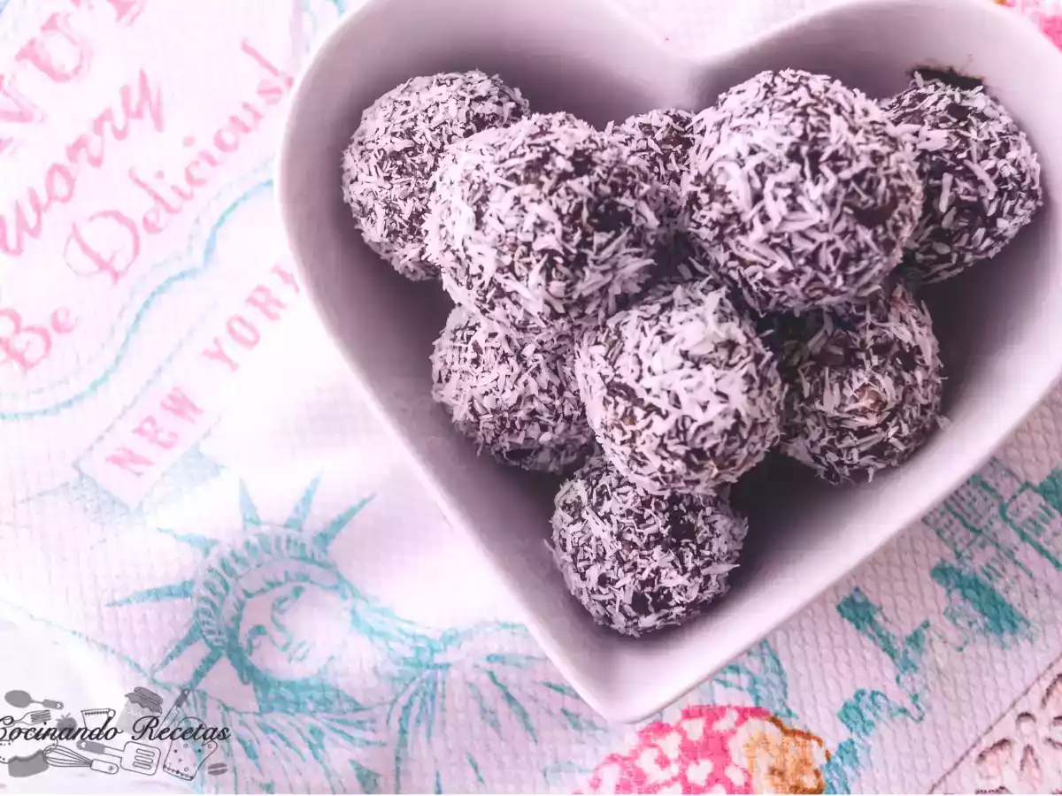 Snacks de ciruela y coco