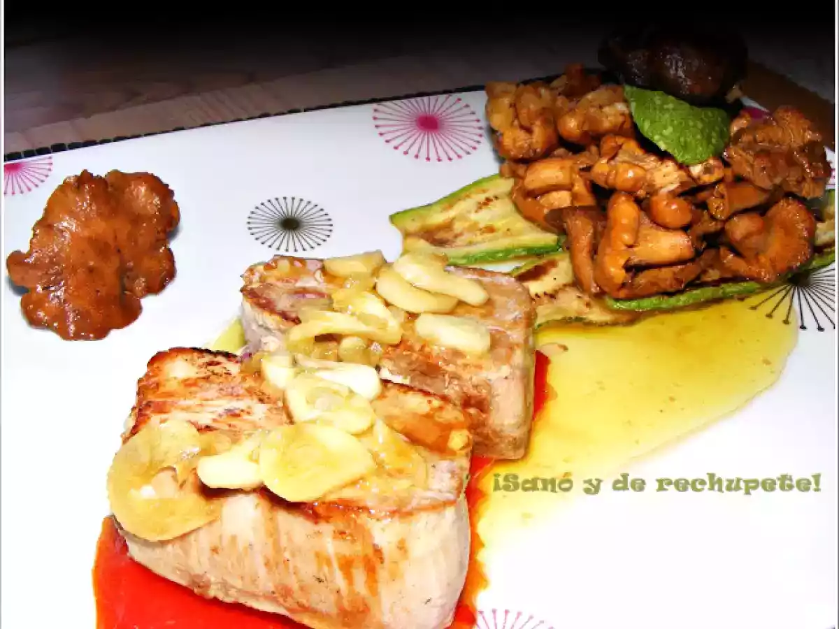 Solomillo de cerdo al ajo confitado con guarnición de setas - foto 2