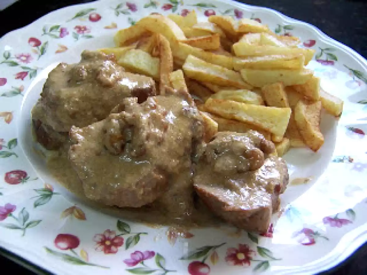 Solomillo de cerdo con salsa de nueces